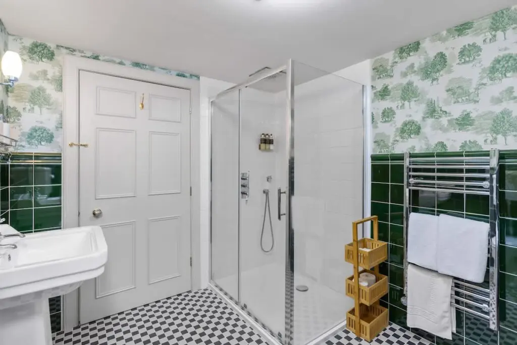 8d3a6f1b 72b7 44 lmfb3.jpg