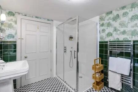 8d3a6f1b 72b7 44 lmfb3.jpg